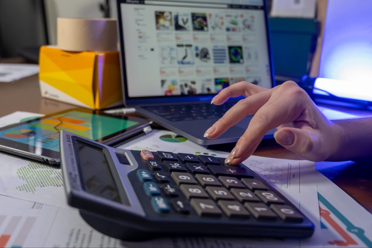 Viver de Renda: 5 Ações e FIIs Baratos para Montar uma Carteira de Dividendos este Mês